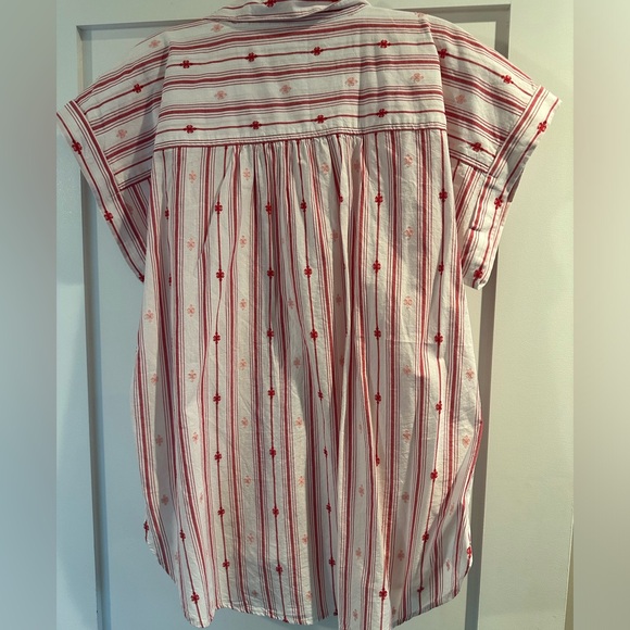 New Loft red and white striped button cuff sleeve short sleeve shirt. - Picture 3 of 6